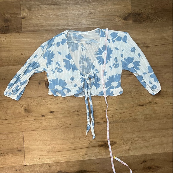 American Eagle Blue Floral V Neck Tie blouse - Picture 5 of 7